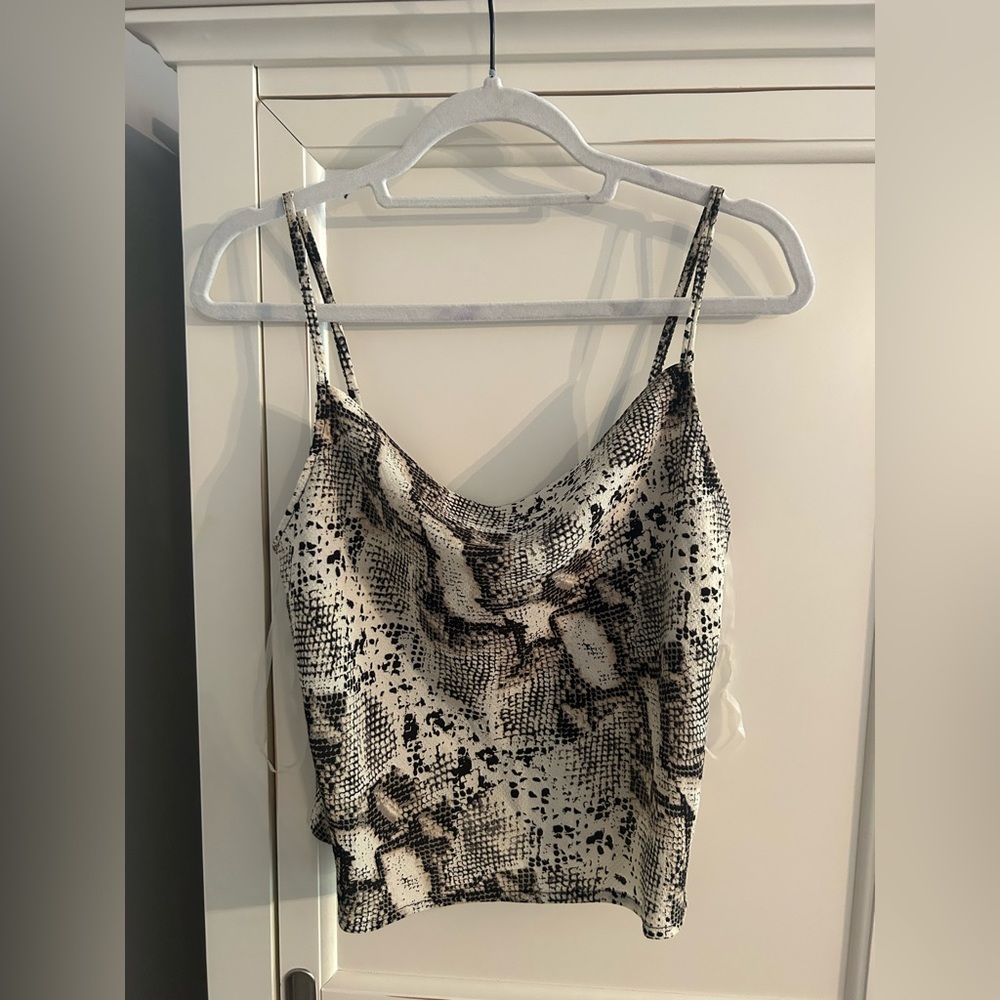 Kendall & Kylie cowneck tank top